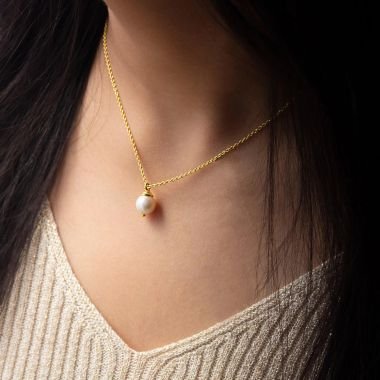 Classic Gold Pendant Necklace